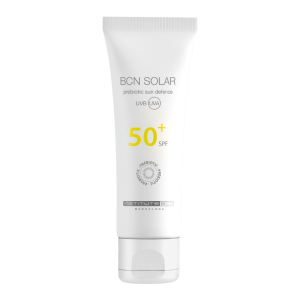 BCN Solar protège la peau des rayons UV, en prévenant leurs effets nocifs tels que le vieillissement prématuré, les dommages cellulaires et l’hyperpigmentation.