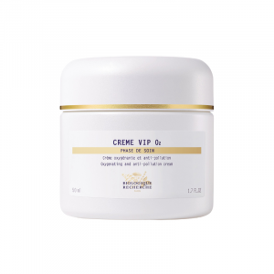 La Crème VIP 02 est riche en actifs antipollution permettant de capturer les agents polluants présents sur l’épiderme. Elle protège la peau contre le stress oxydatif. Ce soin anti-grise mine redonne éclat et lumière au teint terne tout en régénérant l'épi