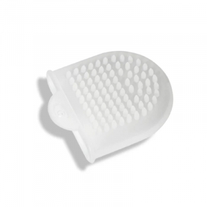 Le Mini Gant de Massage de Biologique Recherche est un accessoire de soin du visage. Double face, il est doté d’un côté à picots doux pour masser et d’un autre côté à picots durs pour exfolier. Vous pouvez masser l’ensemble du visage avec ce gant pratique