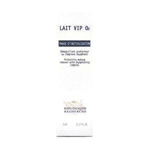 Le Lait VIP O2, véritable démaquillant anti-pollution, va purifier la peau des particules polluantes parfois plus petites en tailles que celles des pores de la peau. Grâce à son action purifiante, ce soin va permettre de retirer les polluants urbains accu