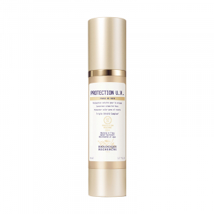 Grâce à un complexe de filtres 100% naturel, la crème Protection U.V. aide à protéger l’épiderme des effets nocifs des rayons UVA, UVB et infrarouges. Sa formule riche en actifs anti-âge, apaisants et hydratants aide à prévenir la peau du vieillissement c