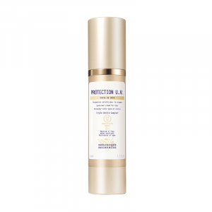La Protection U.V. SPF 50 protège efficacement la peau du soleil grâce à une combinaison de filtres 100% naturels. La technologie Triple Shield Complex© cible 100% des rayons du soleil [UVA + UVB + lumière visible + infrarouges] et offre une protection gl
