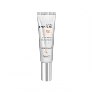 FILLMED UV Skin Protect SPF 50+ est une version améliorée de la populaire crème solaire Fillmed E-Youth 50. C'est une protection solaire quotidienne adaptée à tous les types de peau. Elle offre une texture améliorée et une protection encore plus efficace 