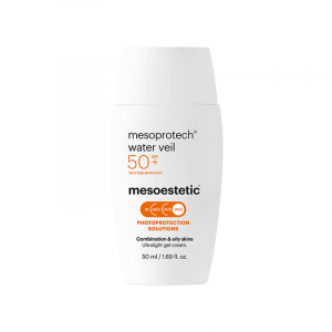Écran solaire visage léger à photoprotection très élevée SPF 50+ pour peaux mixtes à tendance grasse. Sa texture rapidement absorbée hydrate la peau tout en lui offrant un fini frais. Non comédogène.
