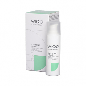 The WiQo sebum-regulating balancing face cream est indiqué pour le traitement cosmétique des peaux grasses à tendance acnéique, avec excès de sébum, points noirs et pores dilatés.