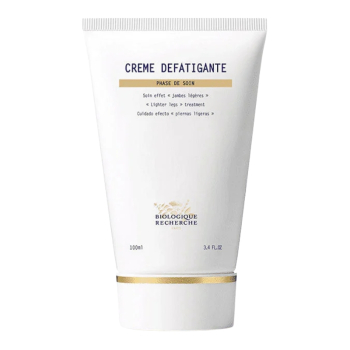 La Crème Défatigante est idéale pour alléger les jambes lasses et fatiguées. Sa texture généreuse et confortable enrichie en huiles essentielles fond sur la peau pour apporter une sensation immédiate de fraîcheur.