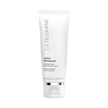 Une formule hybride dotée d’un complexe exfoliant double action technologiquement avancé, associant des micro-granules exfoliantes et l’enzyme papaïne pour lisser la peau, raviver l’éclat et renforcer la douceur.